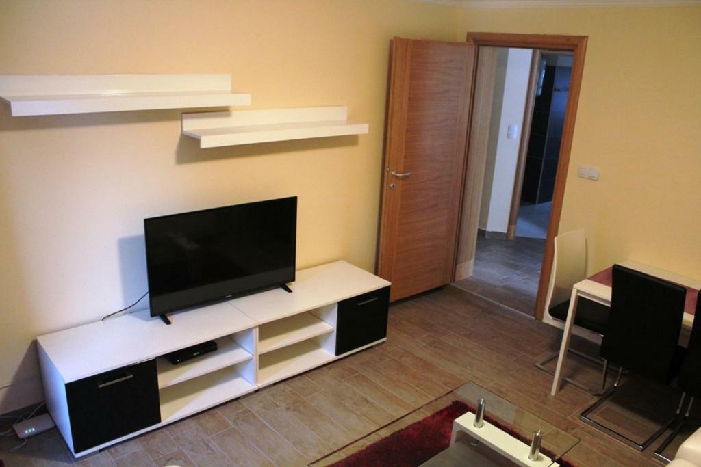 Apartment Sax Jezera Bagian luar foto