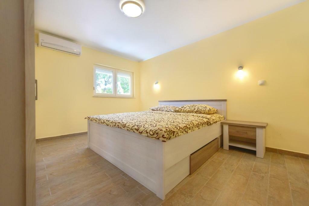 Apartment Sax Jezera Bagian luar foto